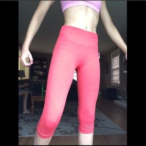 Lululemon salmon-colored cropped leggings